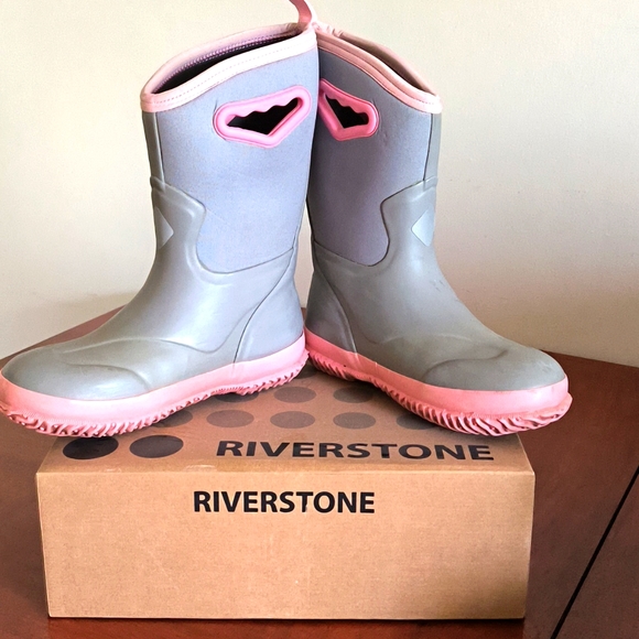 All season boots - Picture 1 of 3